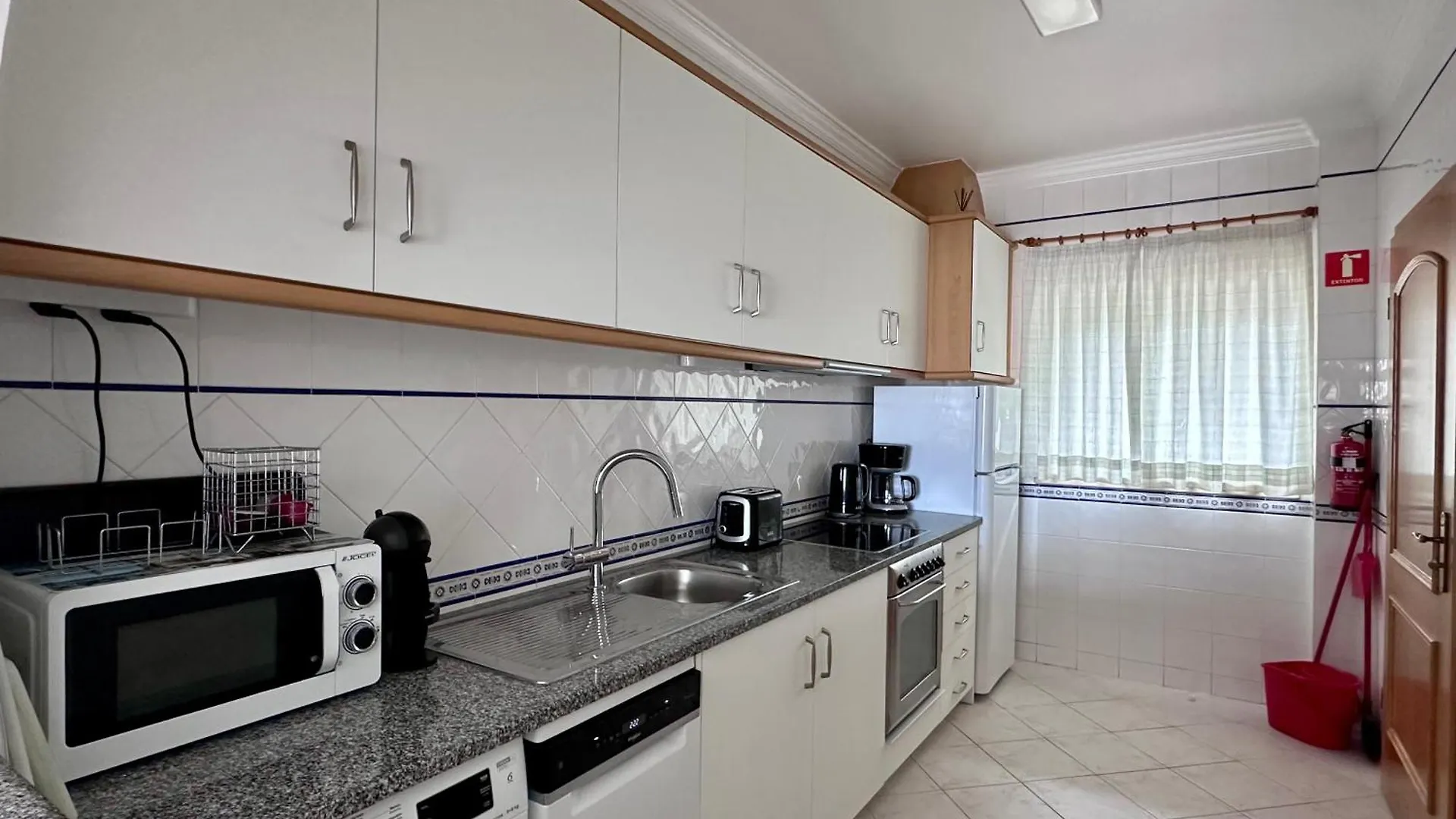 Sunset Haven In Albufeira - Short Walk To Oldtown Apartment 0*,